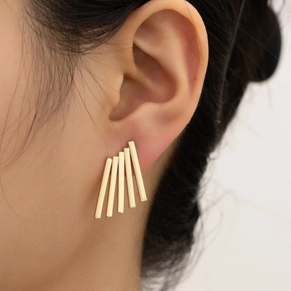 Jewelry - Modern Gold Tone Bar Earrings